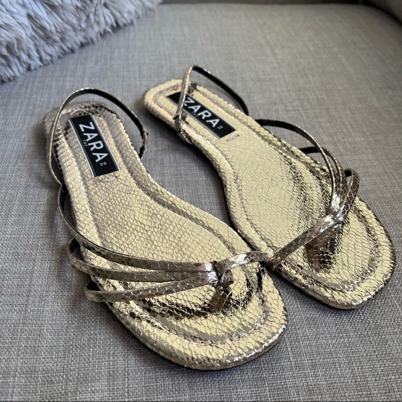 ZARA • Gold sandals - Picture 4 of 6